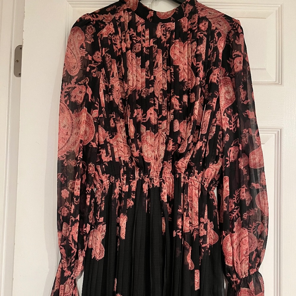 Gorgeous pleated long sleeve maxi dress - Picture 8 of 10